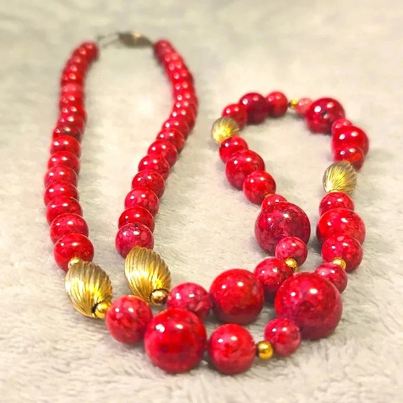 #523 VINTAGE Red and Gold Bead Necklace - Picture 3 of 4